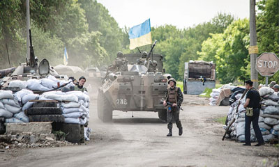 Binh sĩ Ukraine tại một điểm kiểm soát ở phía Đông nước này.